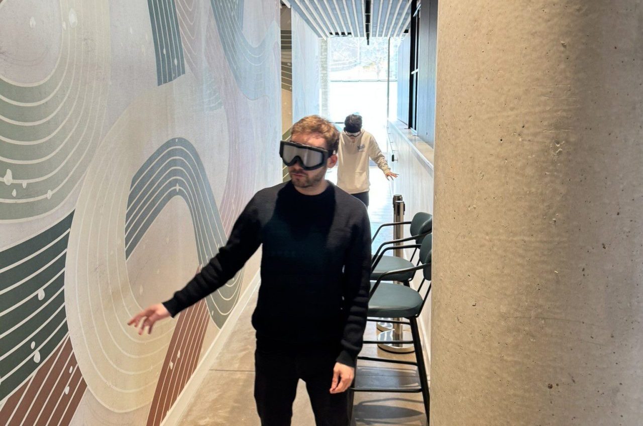 immersive training Fire warden learner experiencing reduced visibility using smoke-simulation goggles